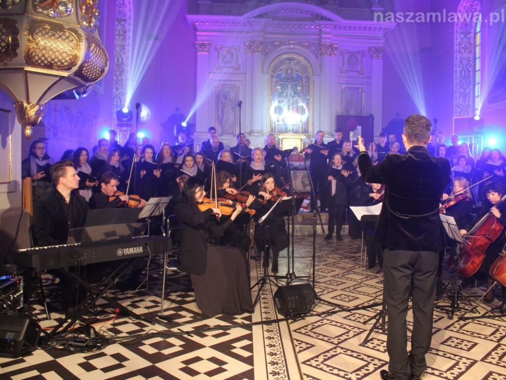 Gorzkie Żale w Mławie. Niezwykłe widowisko [FILM I ZDJĘCIA]
