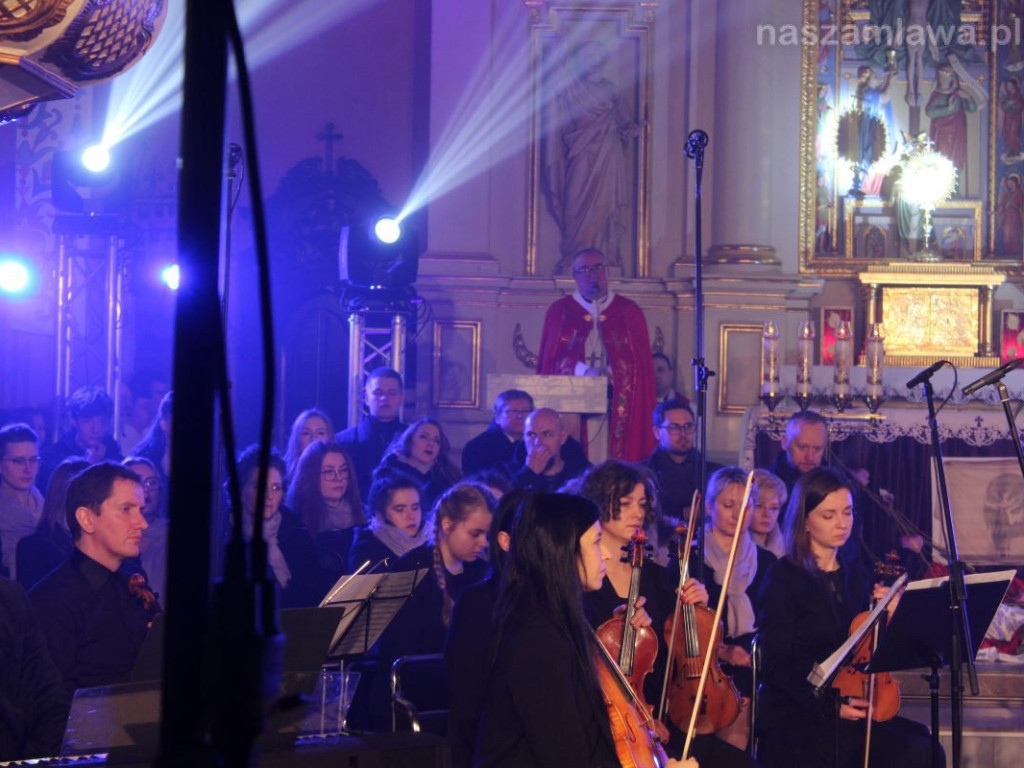 Gorzkie Żale w Mławie. Niezwykłe widowisko [FILM I ZDJĘCIA]