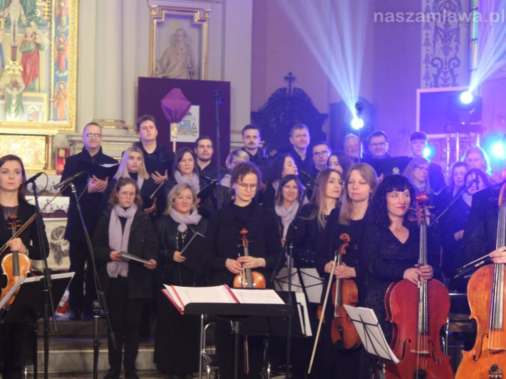 Gorzkie Żale w Mławie. Niezwykłe widowisko [FILM I ZDJĘCIA]