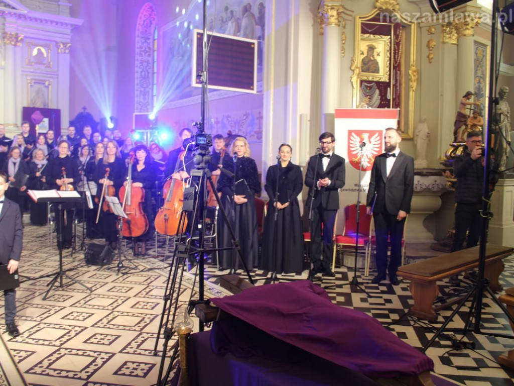 Gorzkie Żale w Mławie. Niezwykłe widowisko [FILM I ZDJĘCIA]