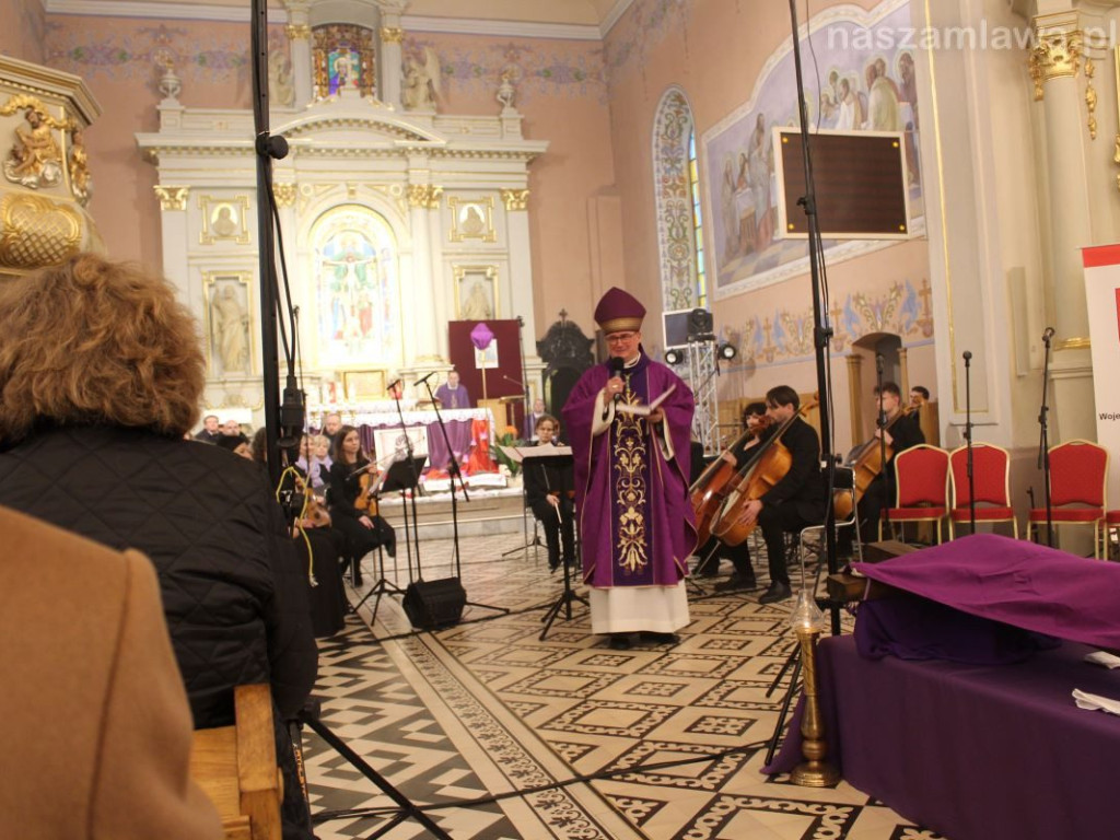 Gorzkie Żale w Mławie. Niezwykłe widowisko [FILM I ZDJĘCIA]