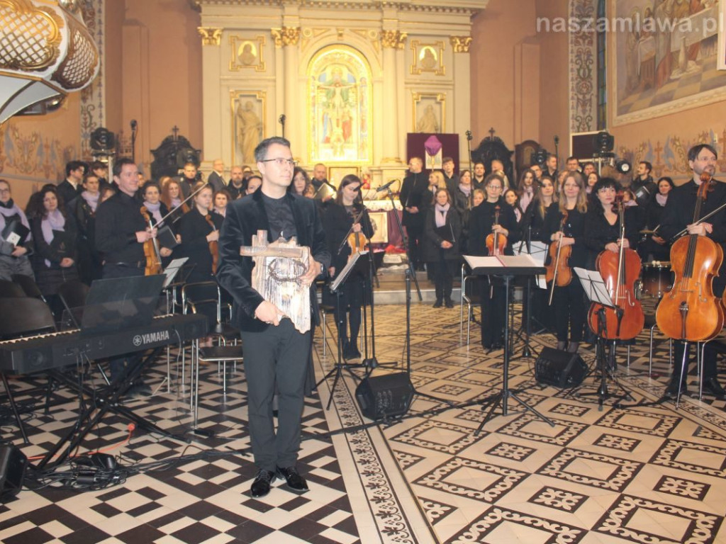 Gorzkie Żale w Mławie. Niezwykłe widowisko [FILM I ZDJĘCIA]