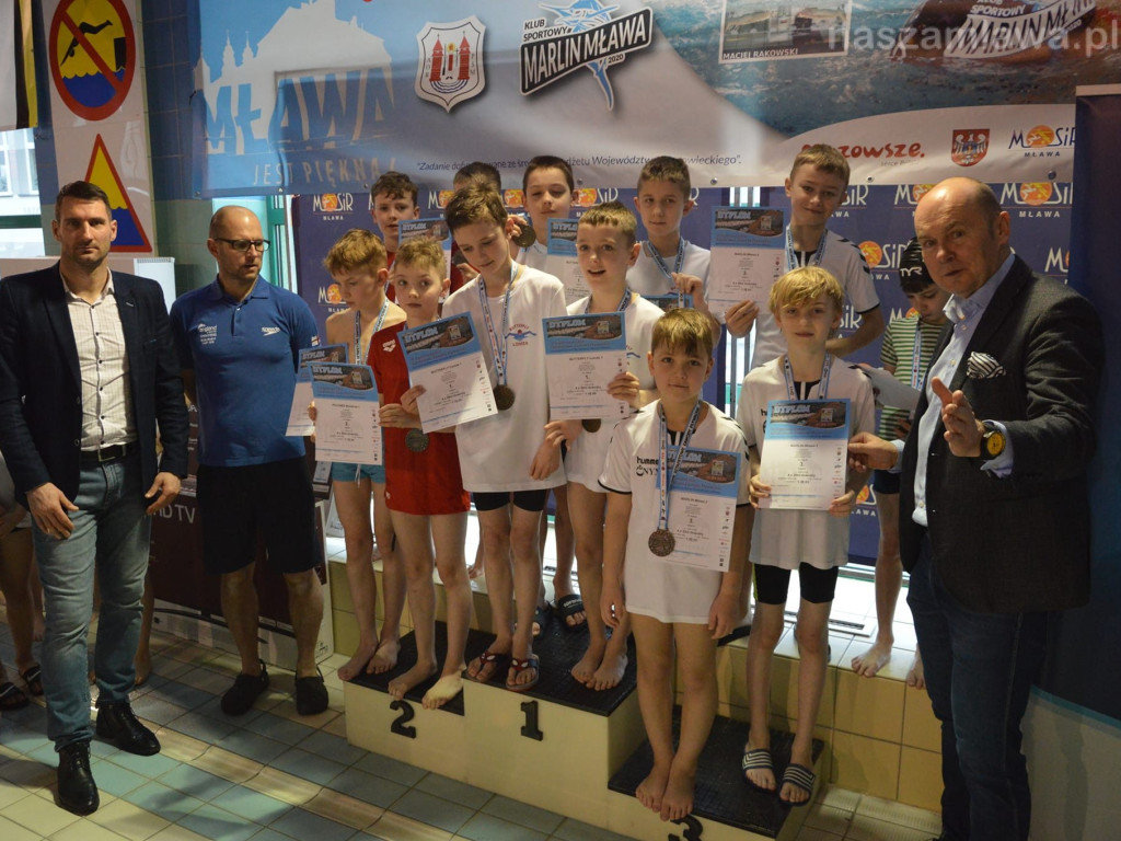 Gospodarze nie zawiedli. Sztafetowe pływanie w Mławie