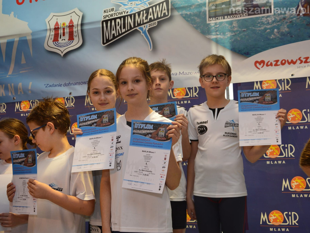 Gospodarze nie zawiedli. Sztafetowe pływanie w Mławie