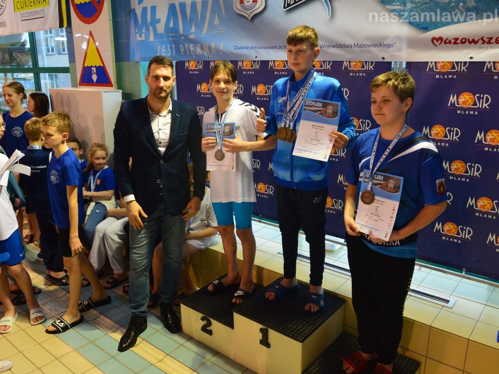 Gospodarze nie zawiedli. Sztafetowe pływanie w Mławie