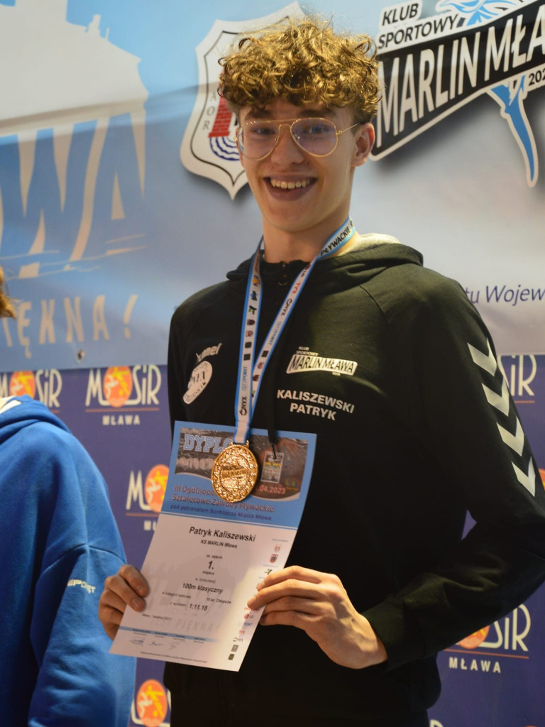 Gospodarze nie zawiedli. Sztafetowe pływanie w Mławie