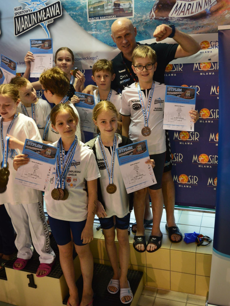 Gospodarze nie zawiedli. Sztafetowe pływanie w Mławie