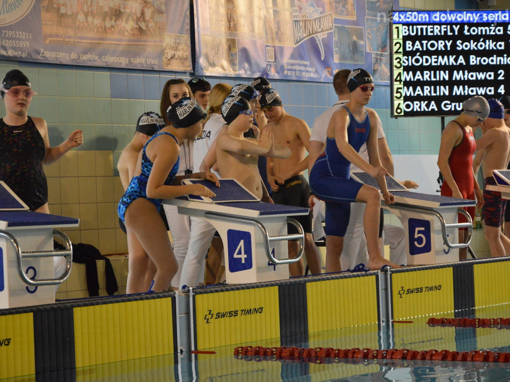 Gospodarze nie zawiedli. Sztafetowe pływanie w Mławie