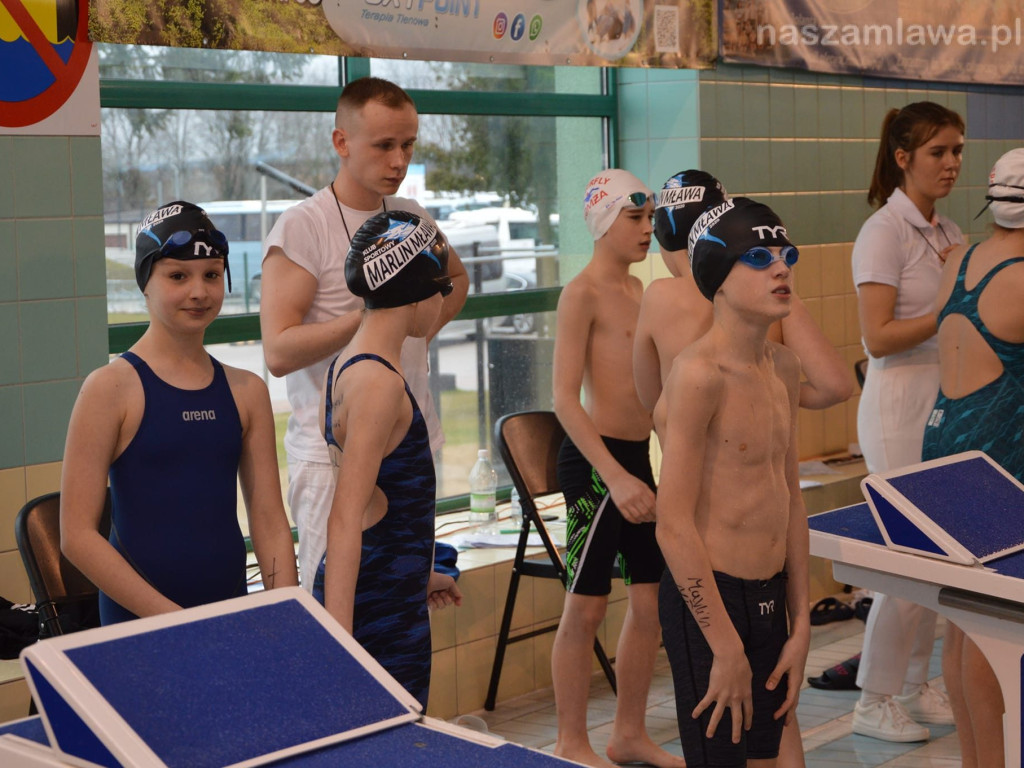 Gospodarze nie zawiedli. Sztafetowe pływanie w Mławie