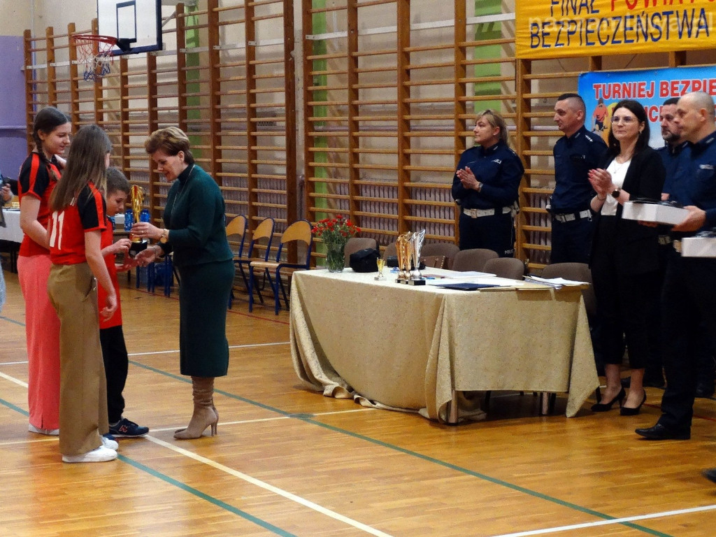 Dzieci i młodzież w turnieju o ruchu drogowym [ZDJĘCIA]