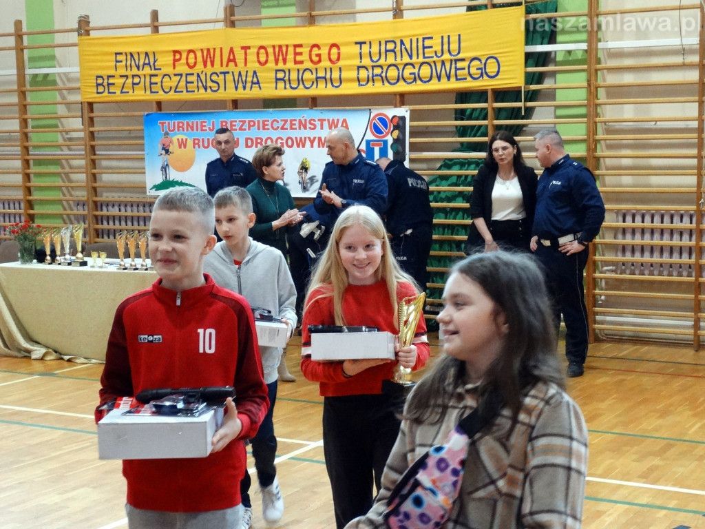 Dzieci i młodzież w turnieju o ruchu drogowym [ZDJĘCIA]