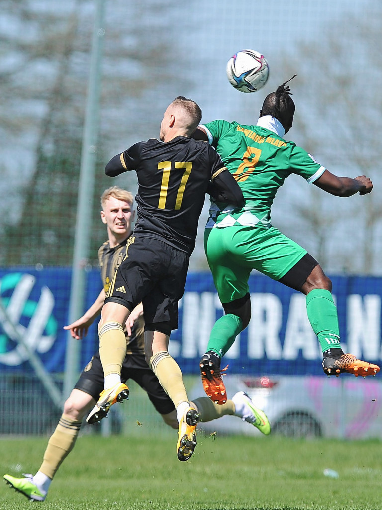 Miłe złego początki. Legioniści za mocni