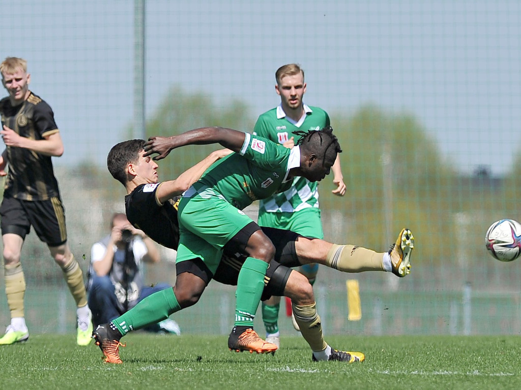 Miłe złego początki. Legioniści za mocni