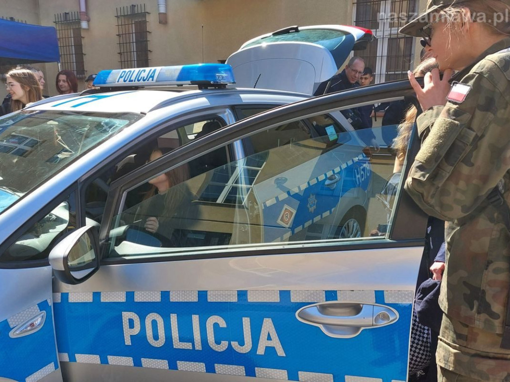 100 uczniów i studentów na komendzie