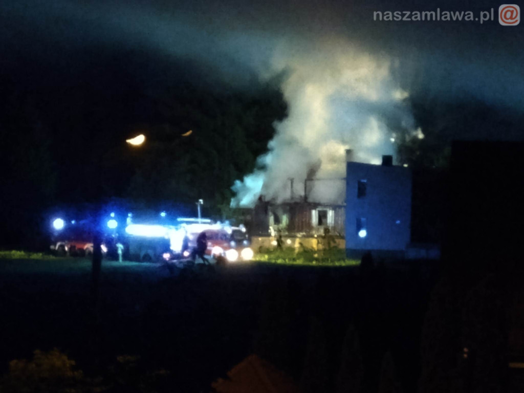 Fala pożarów. Płonęły budynki w Mławie [FILMY I ZDJĘCIA]