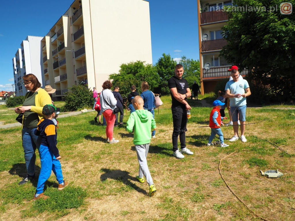 Dzień Dziecka na osiedlu. Płukanie złota i strzelanie z łuku