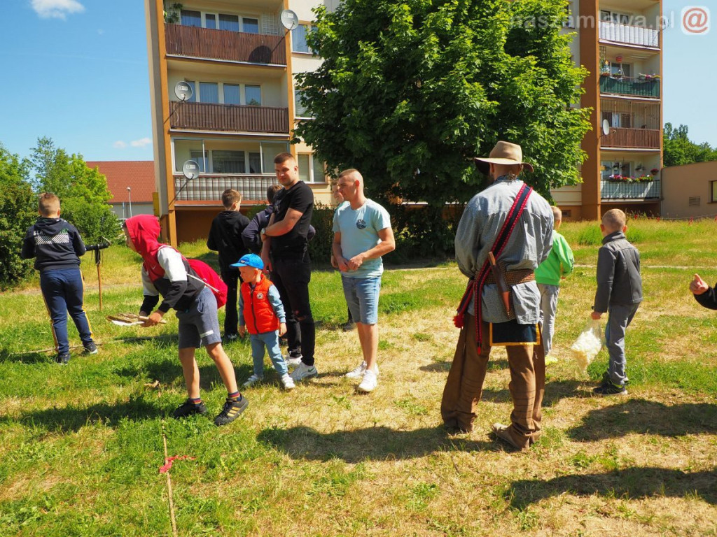 Dzień Dziecka na osiedlu. Płukanie złota i strzelanie z łuku