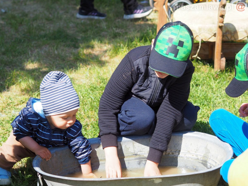 Dzień Dziecka na osiedlu. Płukanie złota i strzelanie z łuku