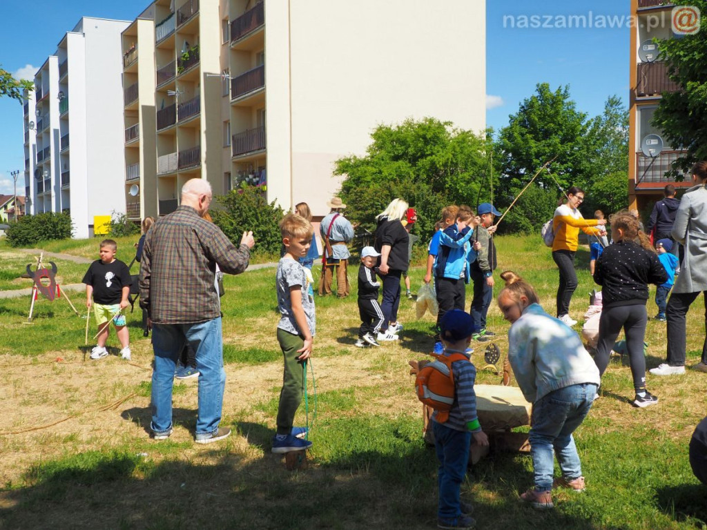 Dzień Dziecka na osiedlu. Płukanie złota i strzelanie z łuku