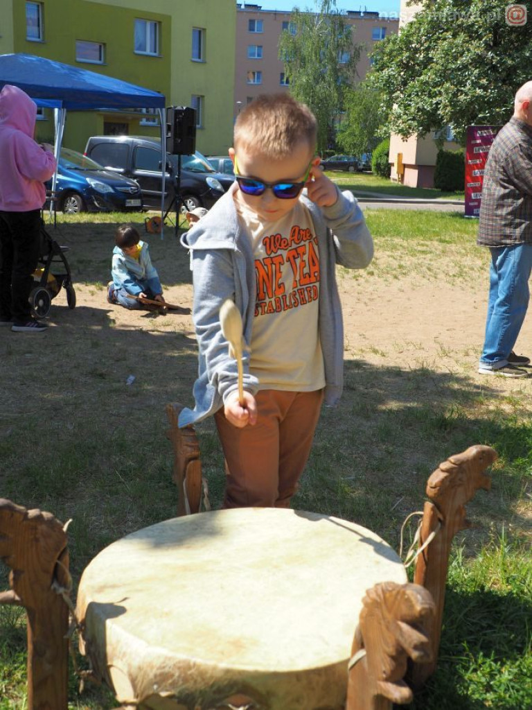 Dzień Dziecka na osiedlu. Płukanie złota i strzelanie z łuku