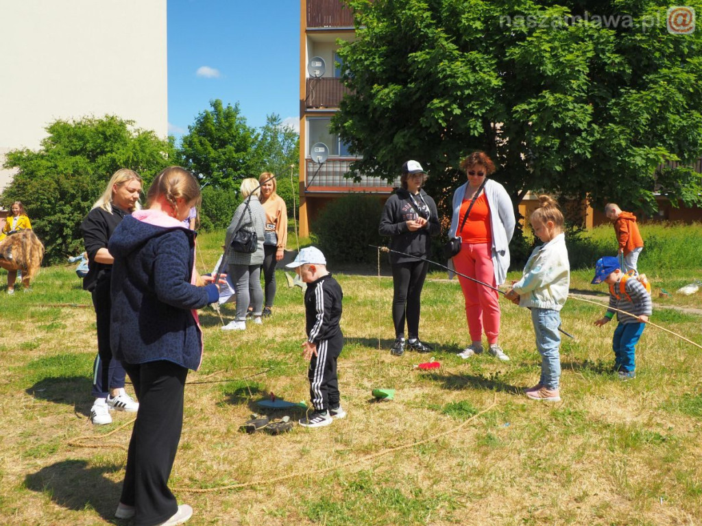 Dzień Dziecka na osiedlu. Płukanie złota i strzelanie z łuku