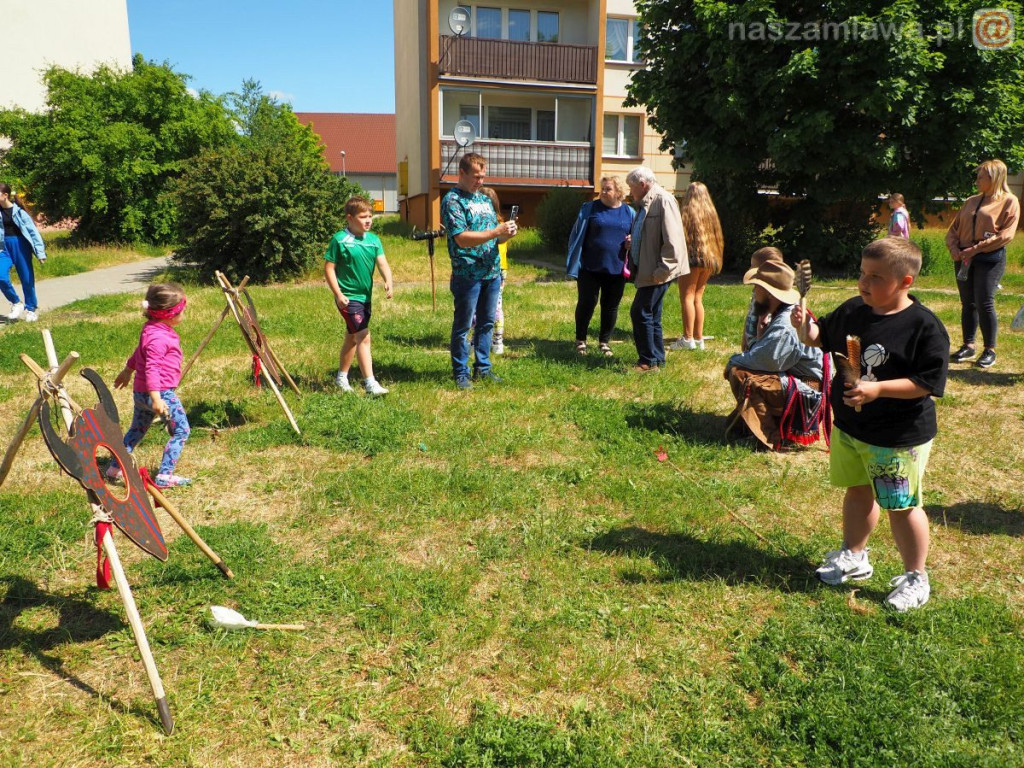 Dzień Dziecka na osiedlu. Płukanie złota i strzelanie z łuku