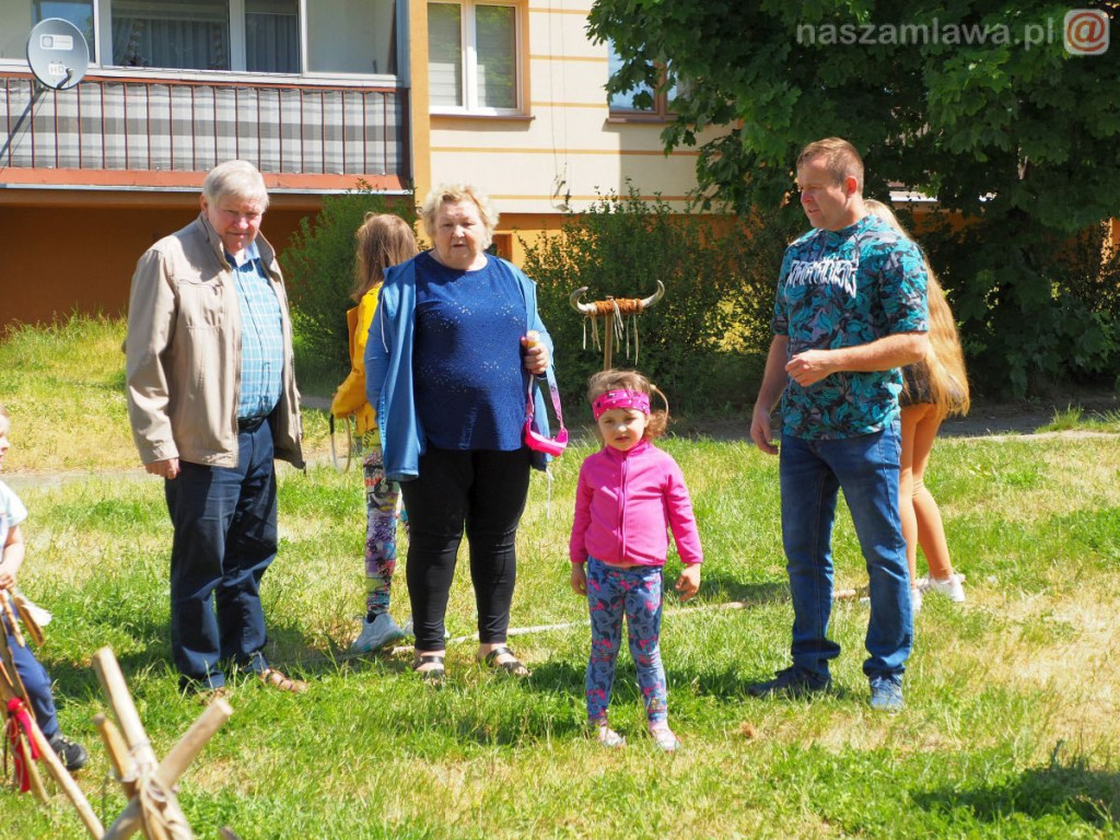 Dzień Dziecka na osiedlu. Płukanie złota i strzelanie z łuku