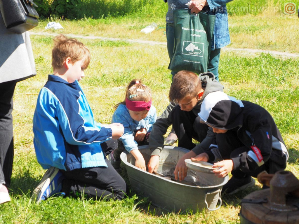 Dzień Dziecka na osiedlu. Płukanie złota i strzelanie z łuku