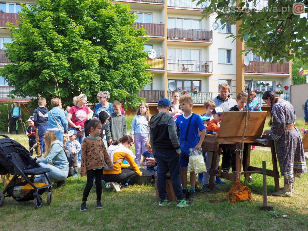 Dzień Dziecka na osiedlu. Płukanie złota i strzelanie z łuku