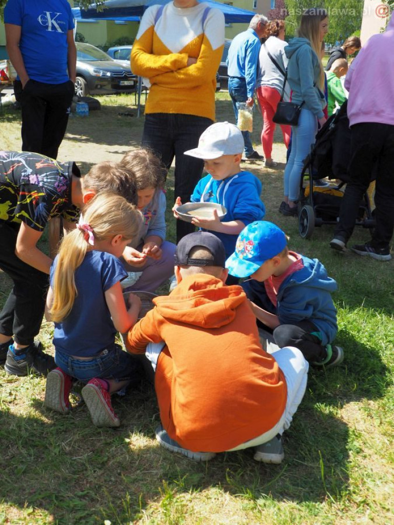 Dzień Dziecka na osiedlu. Płukanie złota i strzelanie z łuku