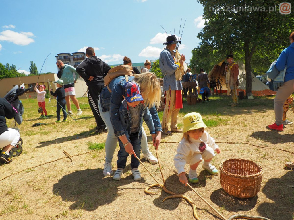 Dzień Dziecka na osiedlu. Płukanie złota i strzelanie z łuku