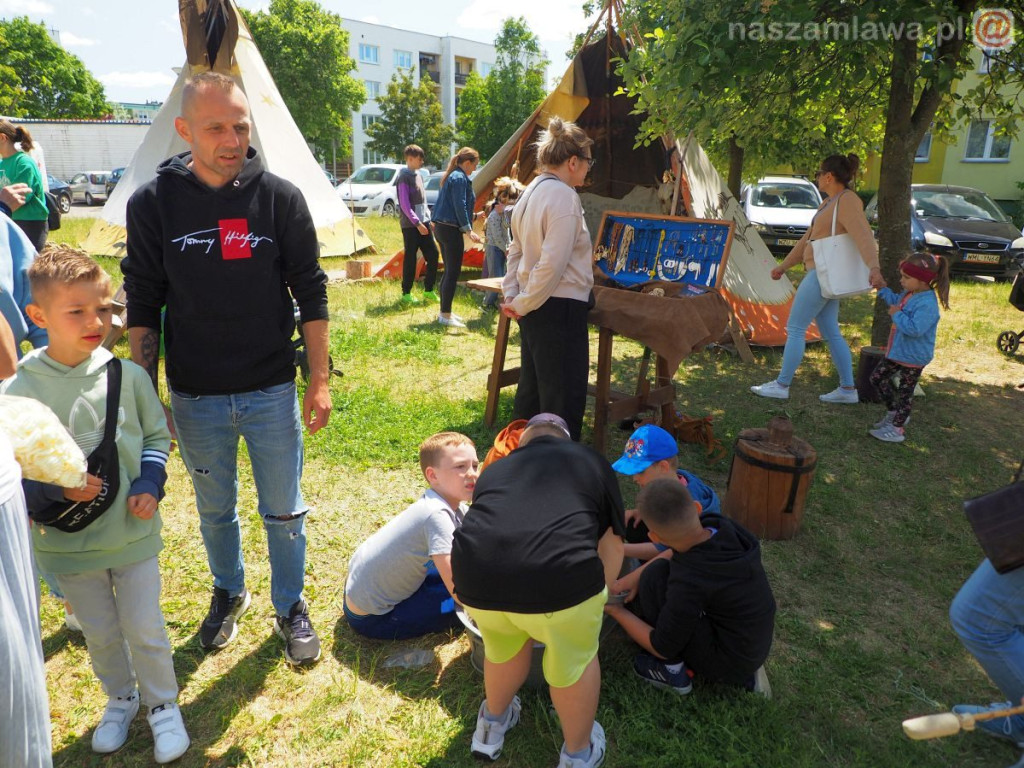 Dzień Dziecka na osiedlu. Płukanie złota i strzelanie z łuku