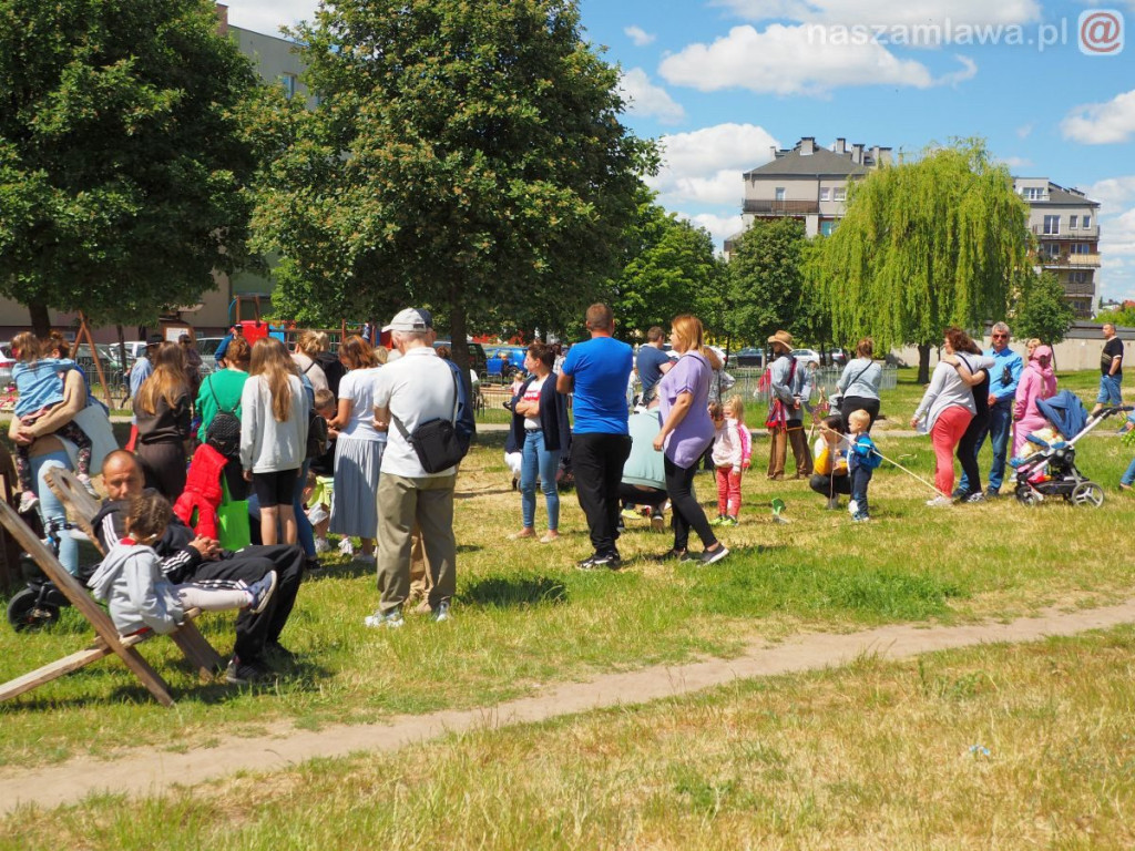 Dzień Dziecka na osiedlu. Płukanie złota i strzelanie z łuku