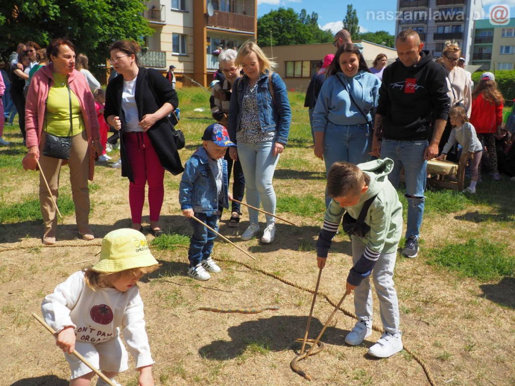 Dzień Dziecka na osiedlu. Płukanie złota i strzelanie z łuku