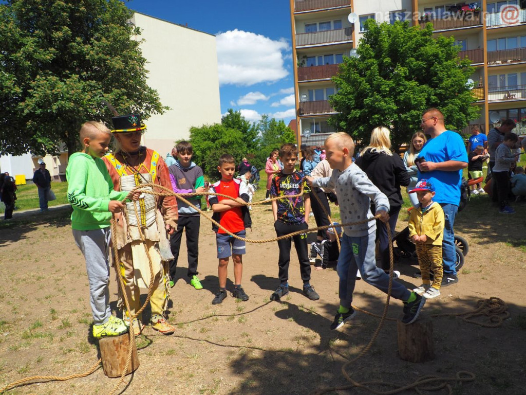 Dzień Dziecka na osiedlu. Płukanie złota i strzelanie z łuku
