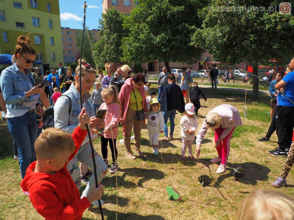 Dzień Dziecka na osiedlu. Płukanie złota i strzelanie z łuku