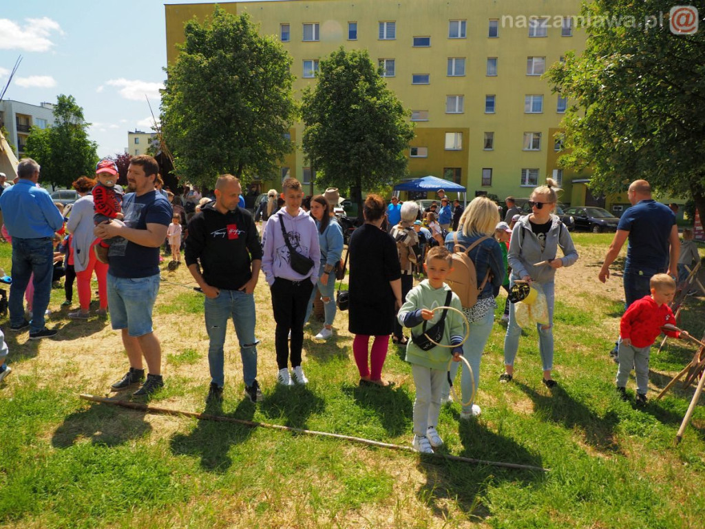 Dzień Dziecka na osiedlu. Płukanie złota i strzelanie z łuku