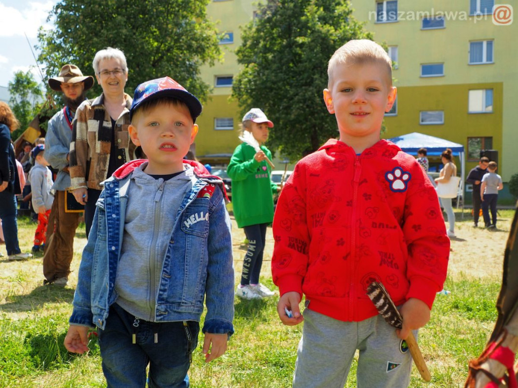 Dzień Dziecka na osiedlu. Płukanie złota i strzelanie z łuku