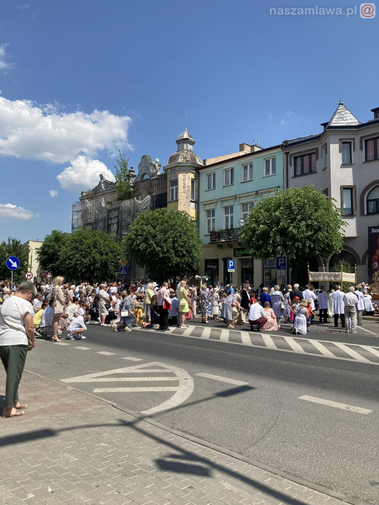 Procesje Bożego Ciała przeszły ulicami [ZDJĘCIA i Filmy]