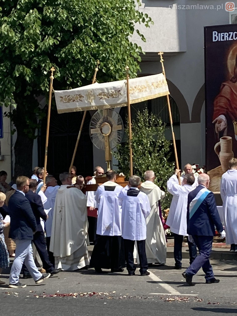 Procesje Bożego Ciała przeszły ulicami [ZDJĘCIA i Filmy]