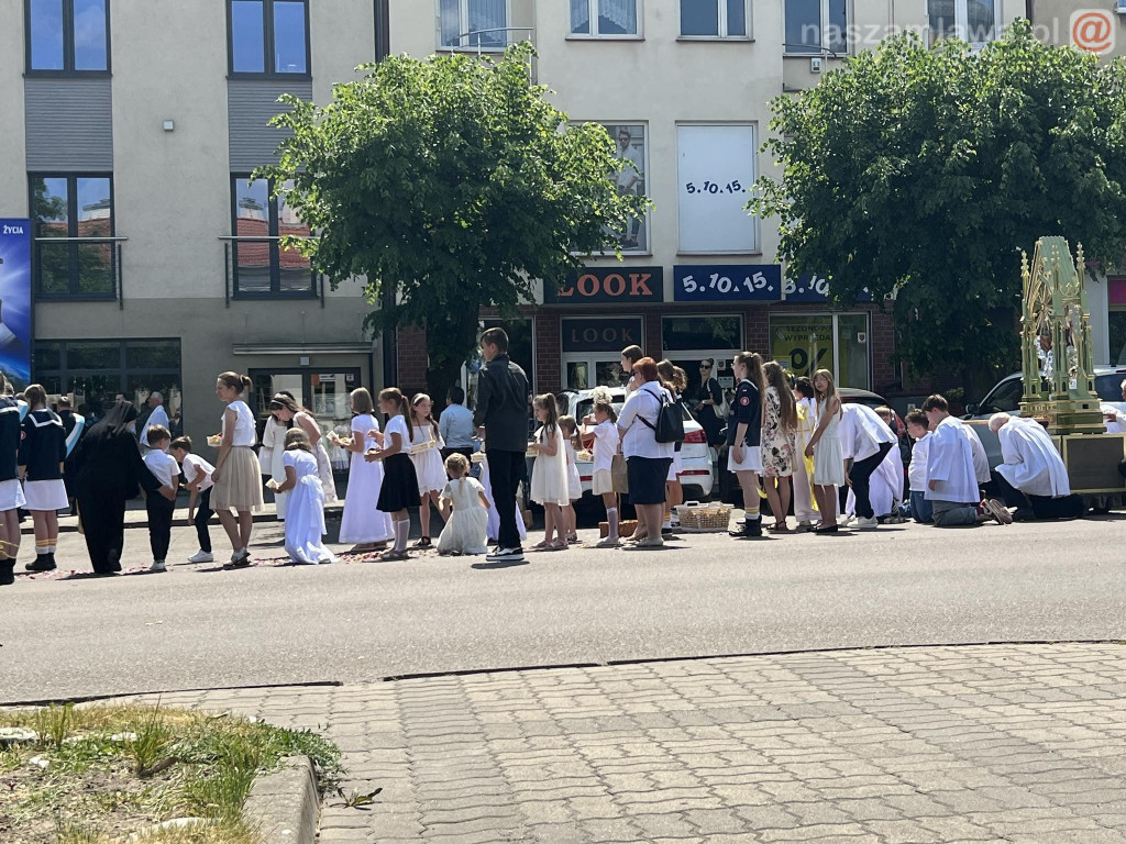 Procesje Bożego Ciała przeszły ulicami [ZDJĘCIA i Filmy]