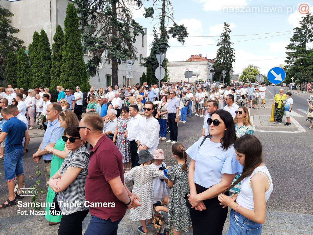 Procesje Bożego Ciała przeszły ulicami [ZDJĘCIA i Filmy]