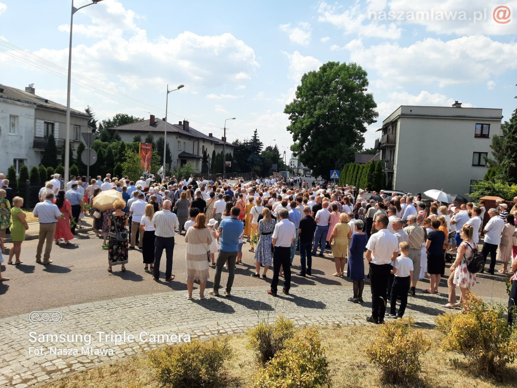 Procesje Bożego Ciała przeszły ulicami [ZDJĘCIA i Filmy]