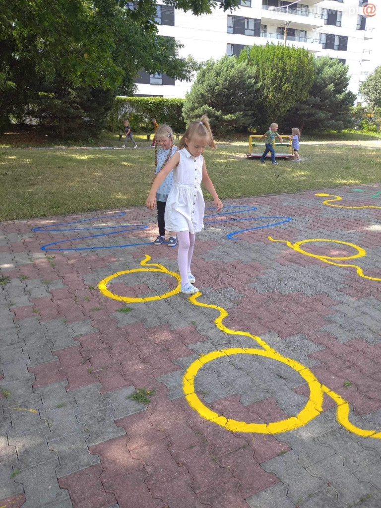 Zabawy chodnikowe dzieci [ZDJĘCIA]