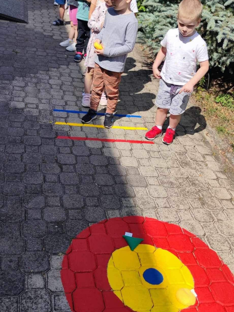 Zabawy chodnikowe dzieci [ZDJĘCIA]
