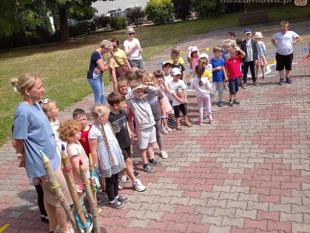 Zabawy chodnikowe dzieci [ZDJĘCIA]