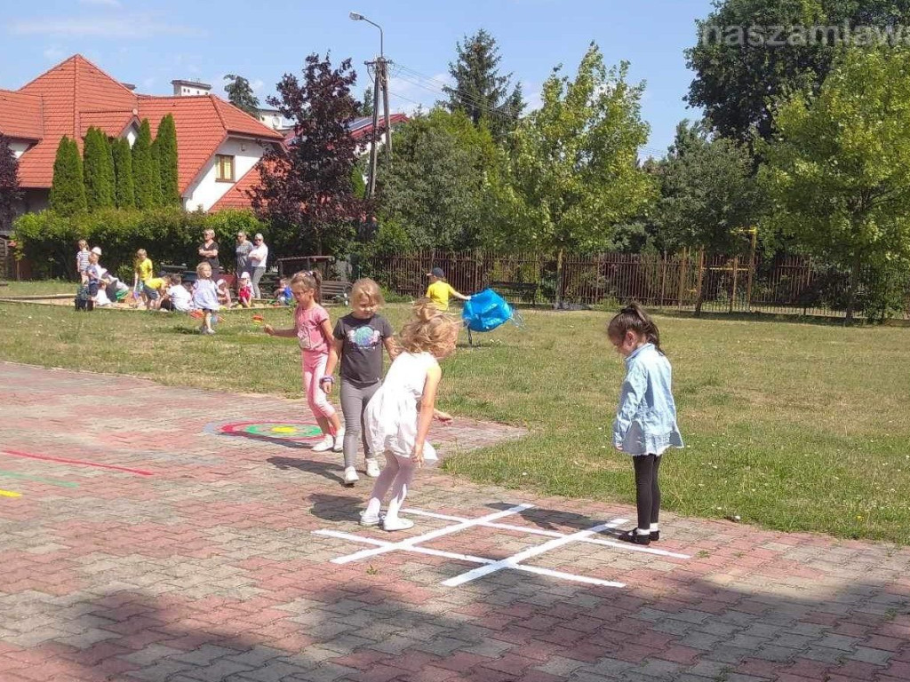 Zabawy chodnikowe dzieci [ZDJĘCIA]