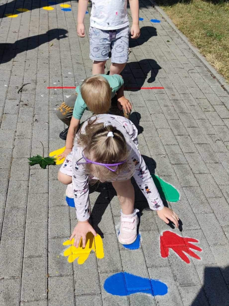 Zabawy chodnikowe dzieci [ZDJĘCIA]
