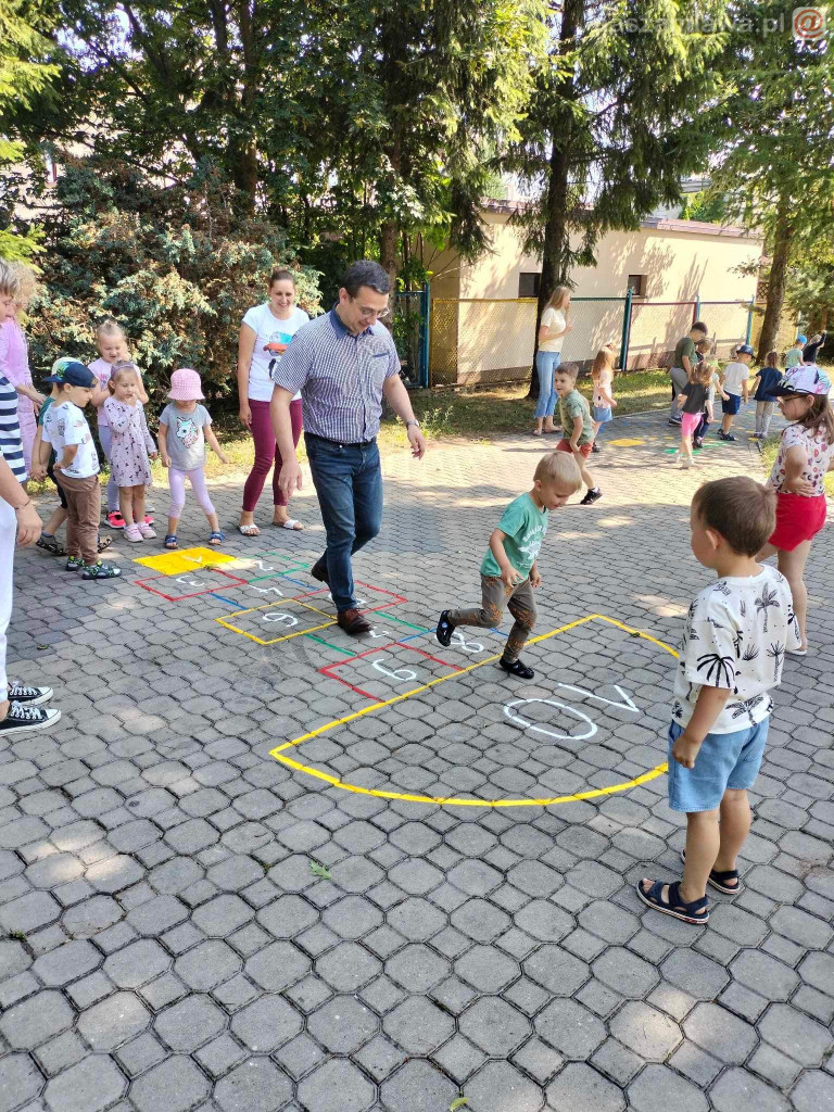 Zabawy chodnikowe dzieci [ZDJĘCIA]