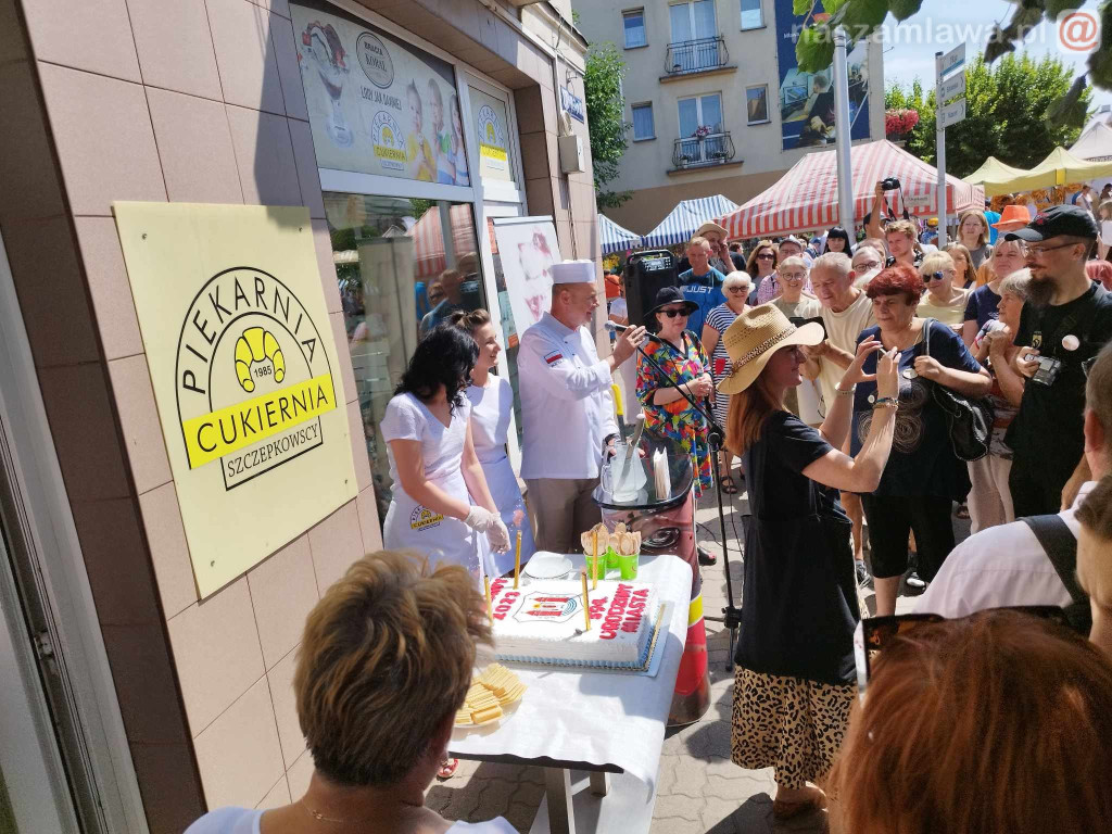 Mławski tort rozkrojony. Dni Mławy 2023